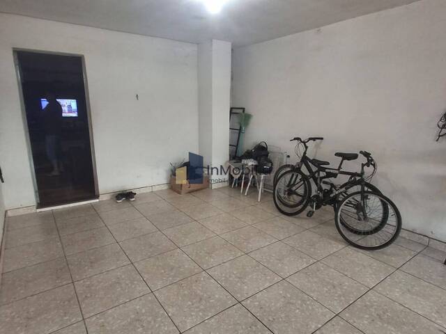 Sobrado para Venda em Goiânia - 3