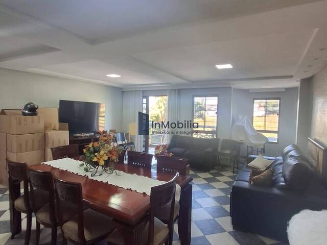 Sobrado para Venda em Goiânia - 2